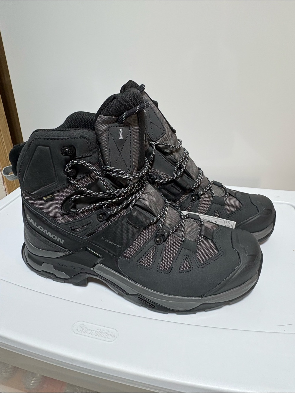Salomon Quest 4 GTX Men’s Size 10.5 Waterproof Hiking Boots. Gray/Magnet/Quarry